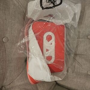 Vibrant Red Sneakers with Cushioned Sole and Breathable Mesh